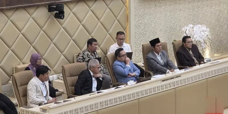 DPR: Jangan Cuma Potong Gaji, Pangkas Juga Program Pemerintah