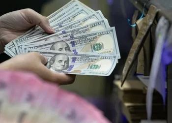 DPR Tuding Rupiah Sengaja Dibiarkan Keok, Bos BI Bersuara