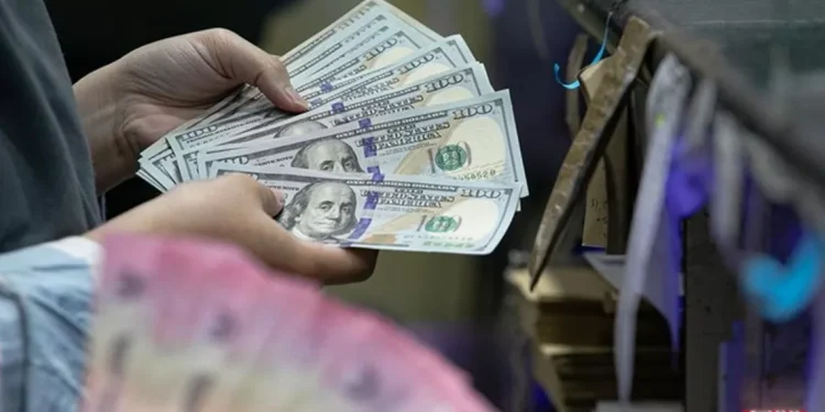 DPR Tuding Rupiah Sengaja Dibiarkan Keok, Bos BI Bersuara