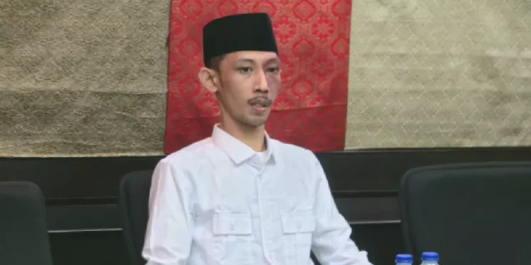 Main Game-Merokok saat Rapat, Anggota DPRD Jember Disanksi Gerindra