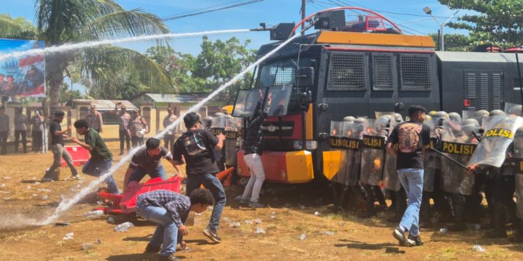Pantau Kesiapsiagaan Hadapi Demo, Karoops Polda Malut Supervisi Latihan Dalmas di Polres Morotai