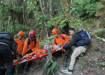 Alami Sakit di Pos 5 Gunung Gamalama, Pendaki Asal Akehuda Dievakuasi Selamat